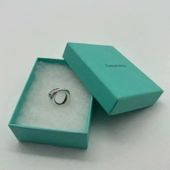 Tiffany & Co Elsa Peretti
Sevillana Ring Silver - Picture 5 of 5